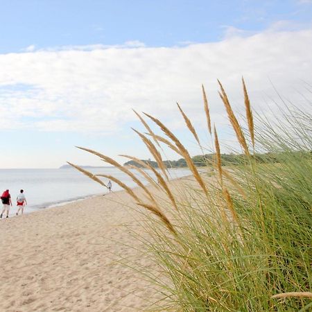 Strandnahe 2-Raum-Ferienwohnung Mit Balkon - Strandhaus Moenchgut Fewo 10 Lobbe Buitenkant foto