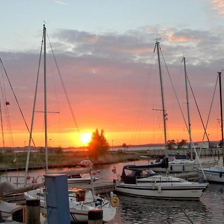 Strandnahe 2-Raum-Ferienwohnung Mit Balkon - Strandhaus Moenchgut Fewo 10 Lobbe Buitenkant foto