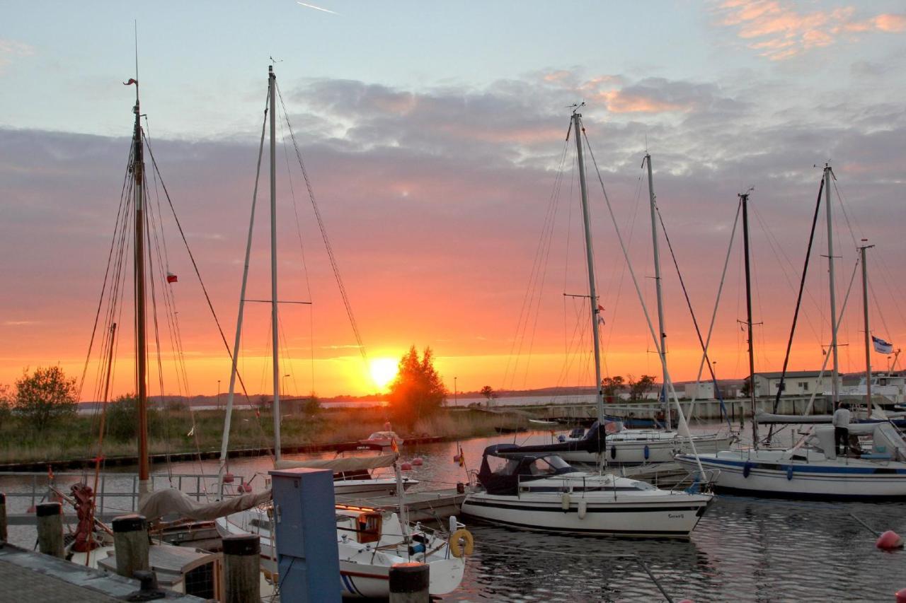Strandnahe 2-Raum-Ferienwohnung Mit Balkon - Strandhaus Moenchgut Fewo 10 Lobbe Buitenkant foto